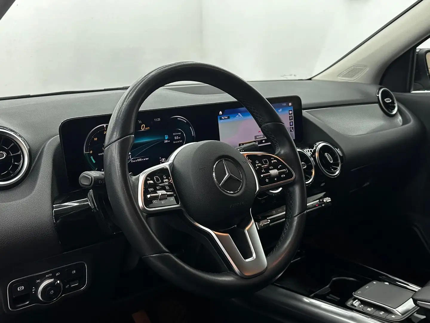 Mercedes-Benz GLA 200 FACELIFT/DAB/WIDESCREEN/PROGRESSIVE LINE Schwarz - 2