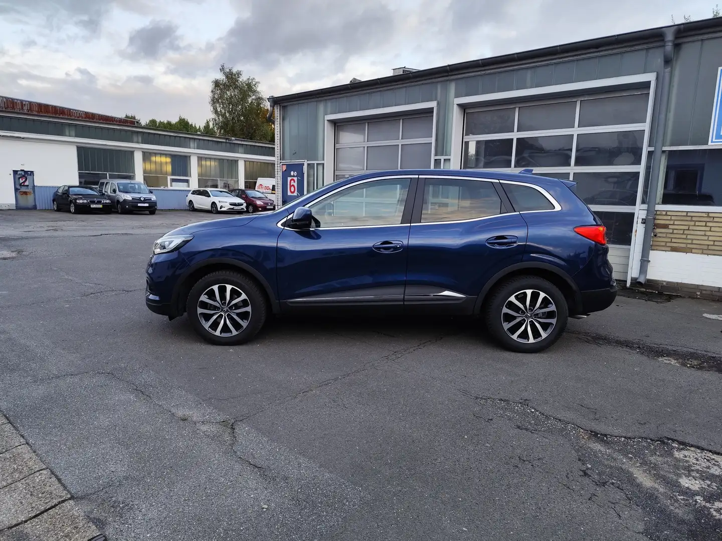 Renault Kadjar 1.3 TCe Business Edition Automatik /Klima/Navi/AHK Blau - 2