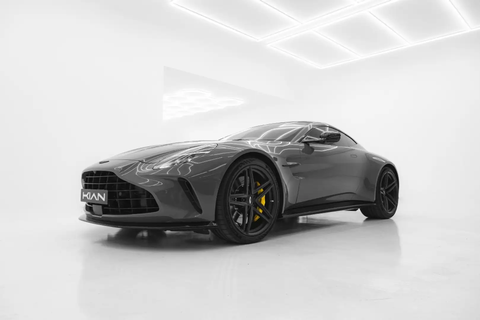 Aston Martin Vantage Deportivo Automático de 3 Puertas Gris - 1