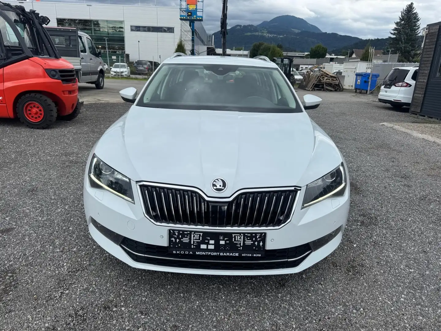 Skoda Superb Superb Kombi 2,0 TDI Combi Style Weiß - 2