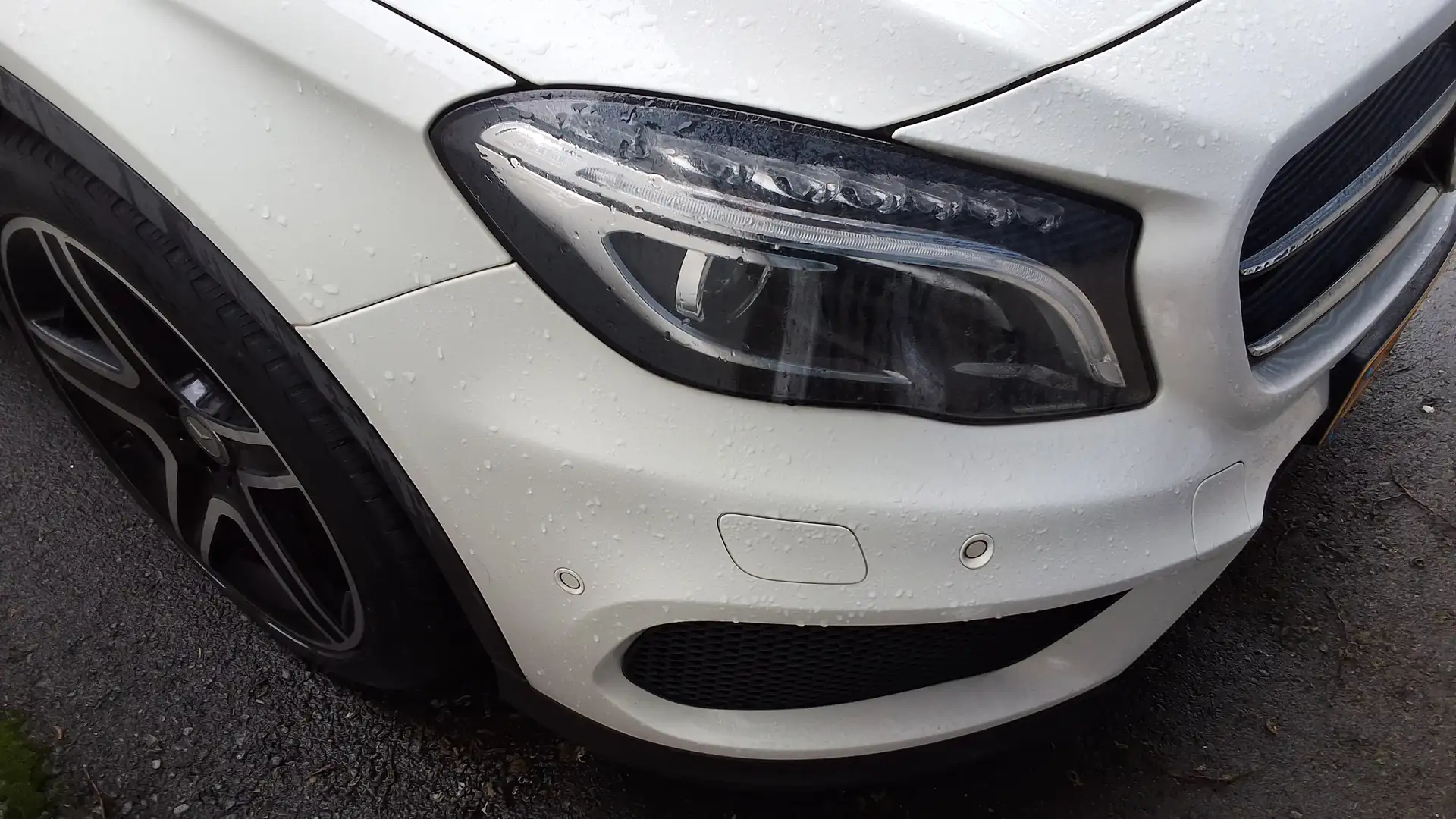 Mercedes-Benz GLA 220 4Matic Blanc - 2