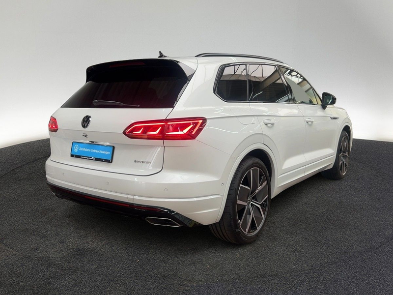 Volkswagen Touareg 3.0 V6 TSI eHybrid AHK Pano Matrix HUD D — photo 5