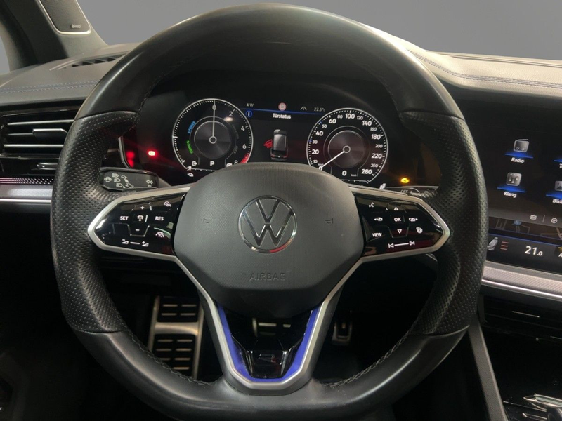 Volkswagen Touareg 3.0 V6 TSI eHybrid AHK Pano Matrix HUD D — photo 13