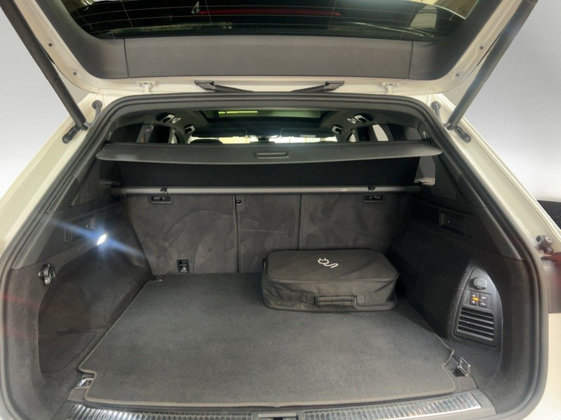 Volkswagen Touareg 3.0 V6 TSI eHybrid AHK Pano Matrix HUD D — photo 8