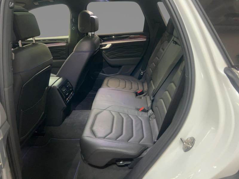 Volkswagen Touareg 3.0 V6 TSI eHybrid AHK Pano Matrix HUD D — photo 10