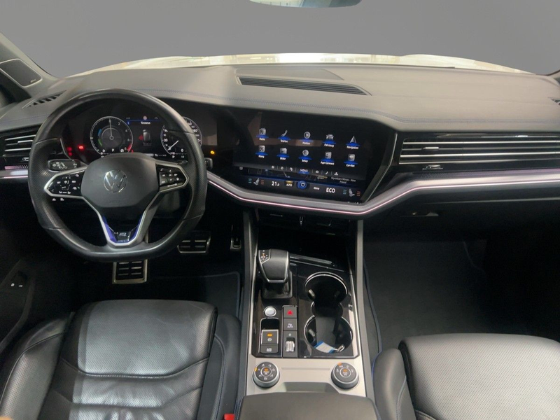 Volkswagen Touareg 3.0 V6 TSI eHybrid AHK Pano Matrix HUD D — photo 12