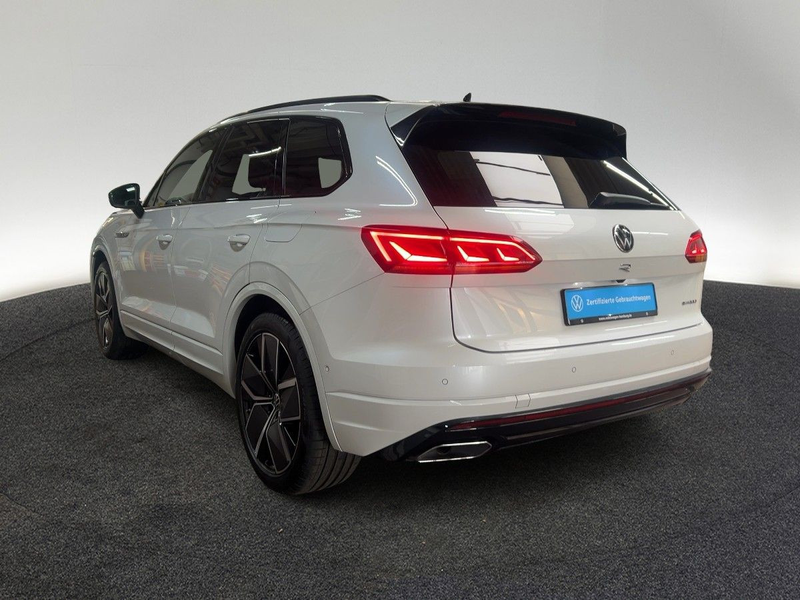 Volkswagen Touareg 3.0 V6 TSI eHybrid AHK Pano Matrix HUD D — photo 3