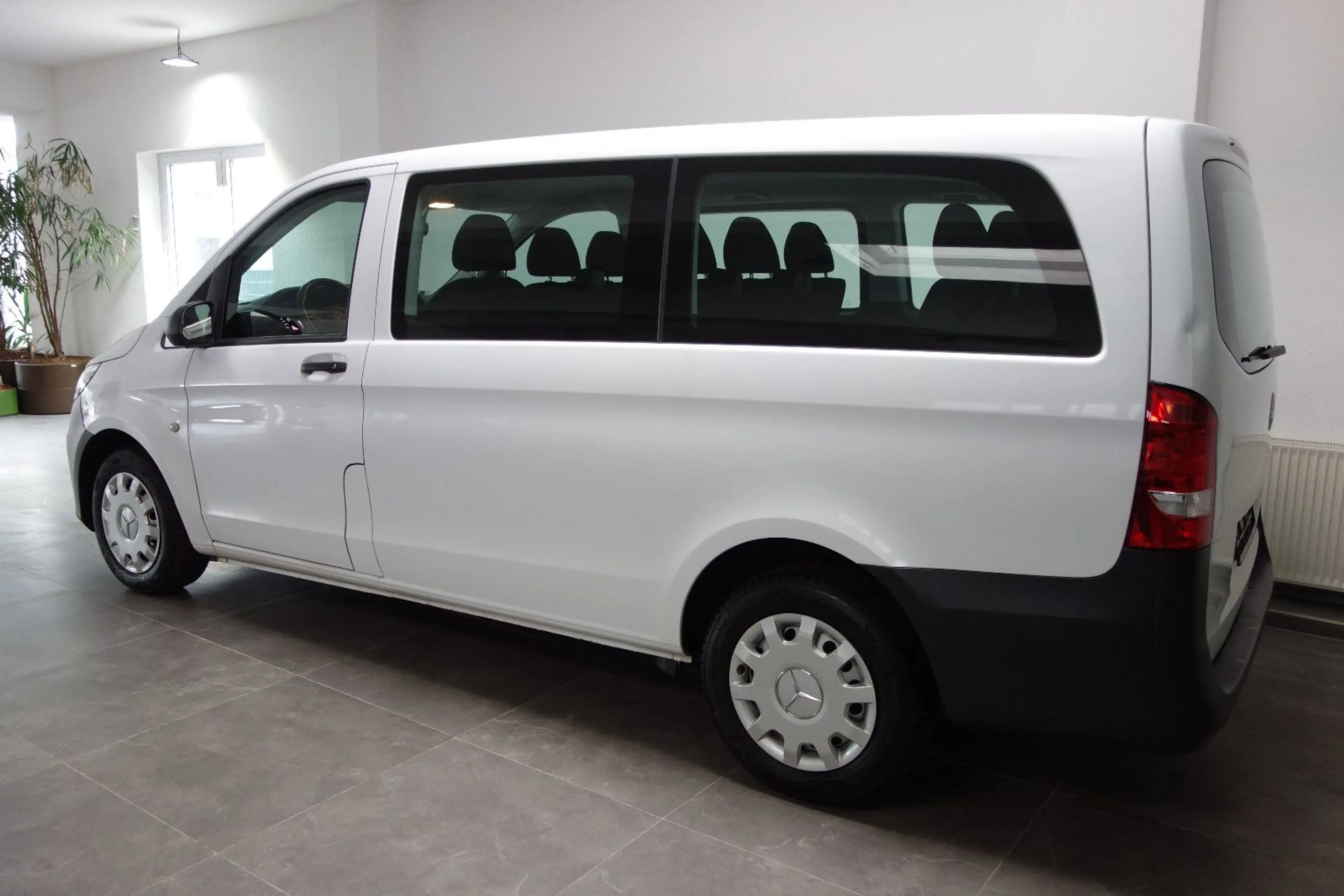 Mercedes-Benz Vito Tourer 109 CDI FWD lang Pro 6Gang/Klima/9Si — photo 4
