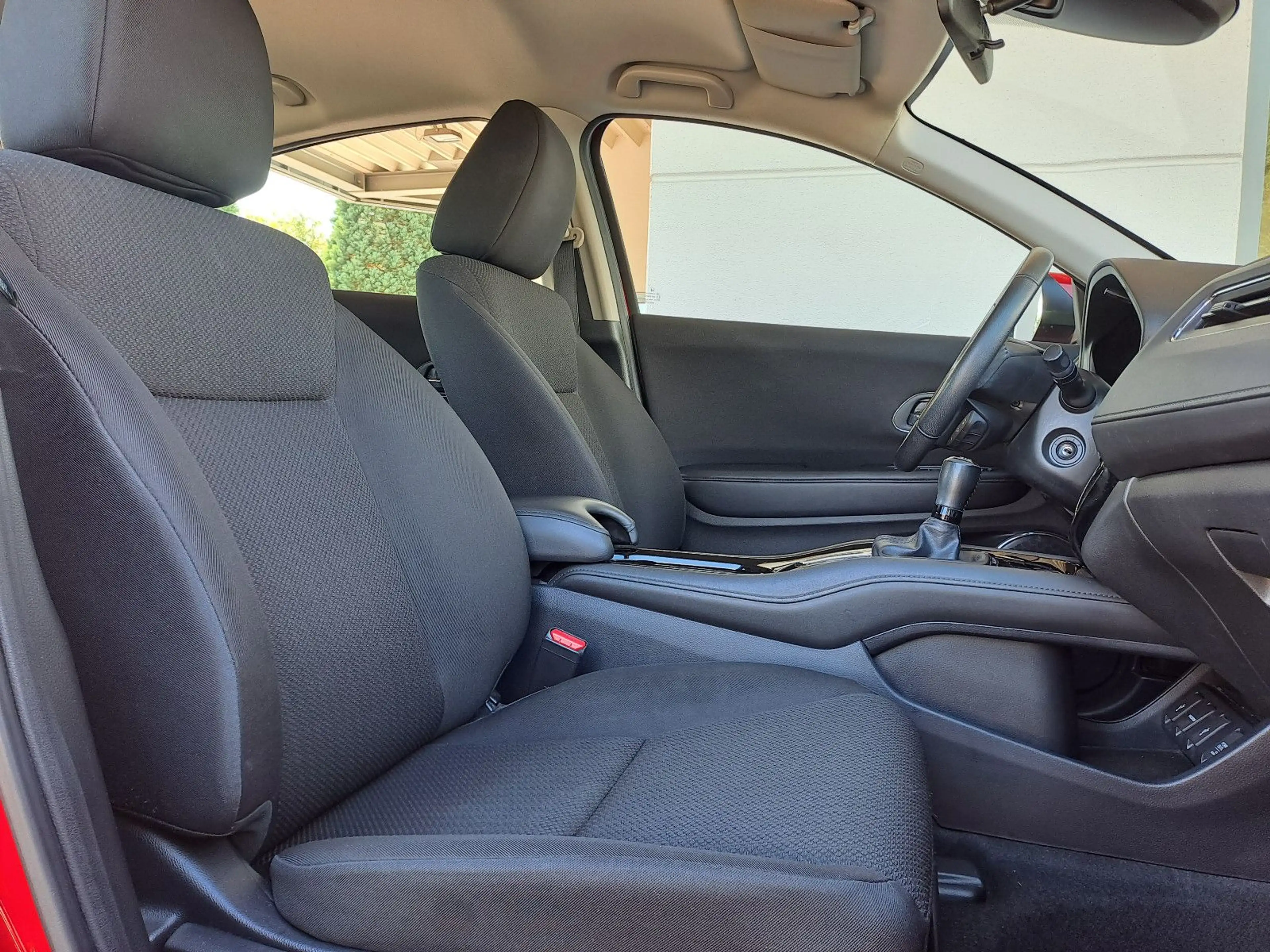 Honda HR-V 1.5 i-VTEC Elegance — photo 12