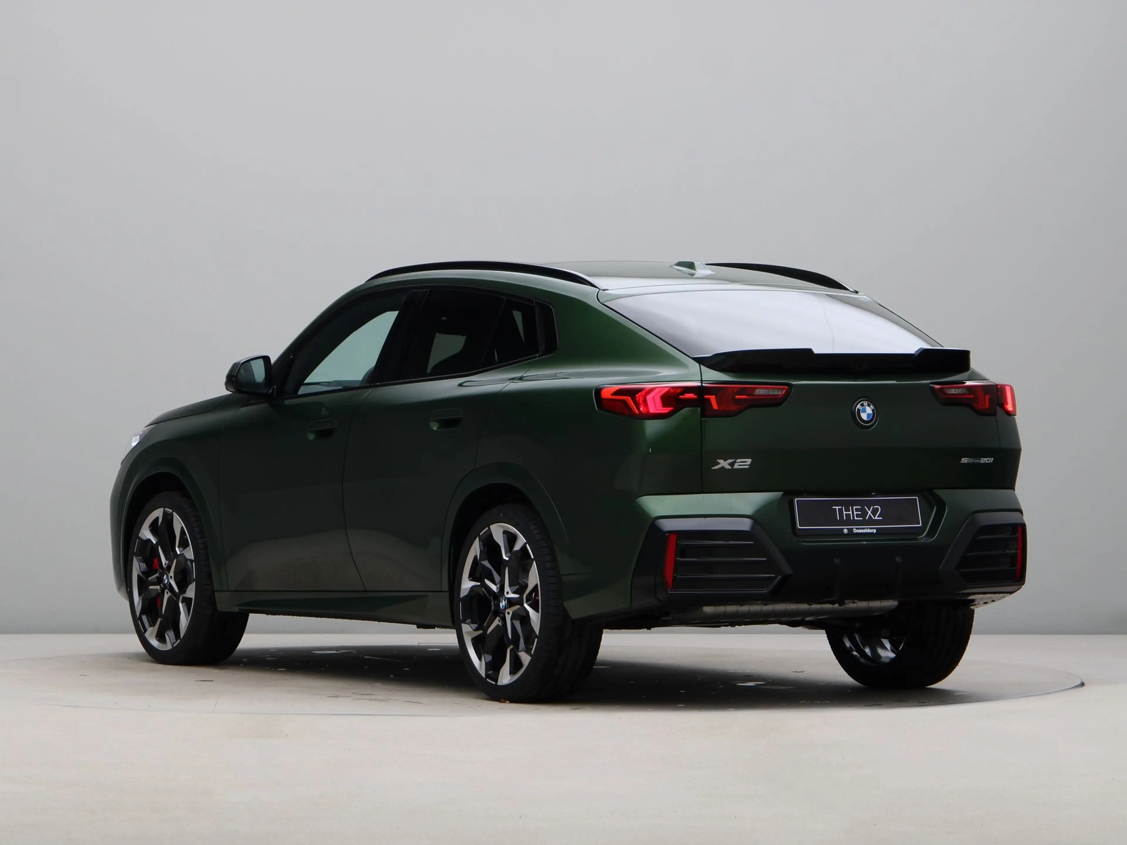 BMW X2 sDrive20i ANGLESEY GREEN — photo 11