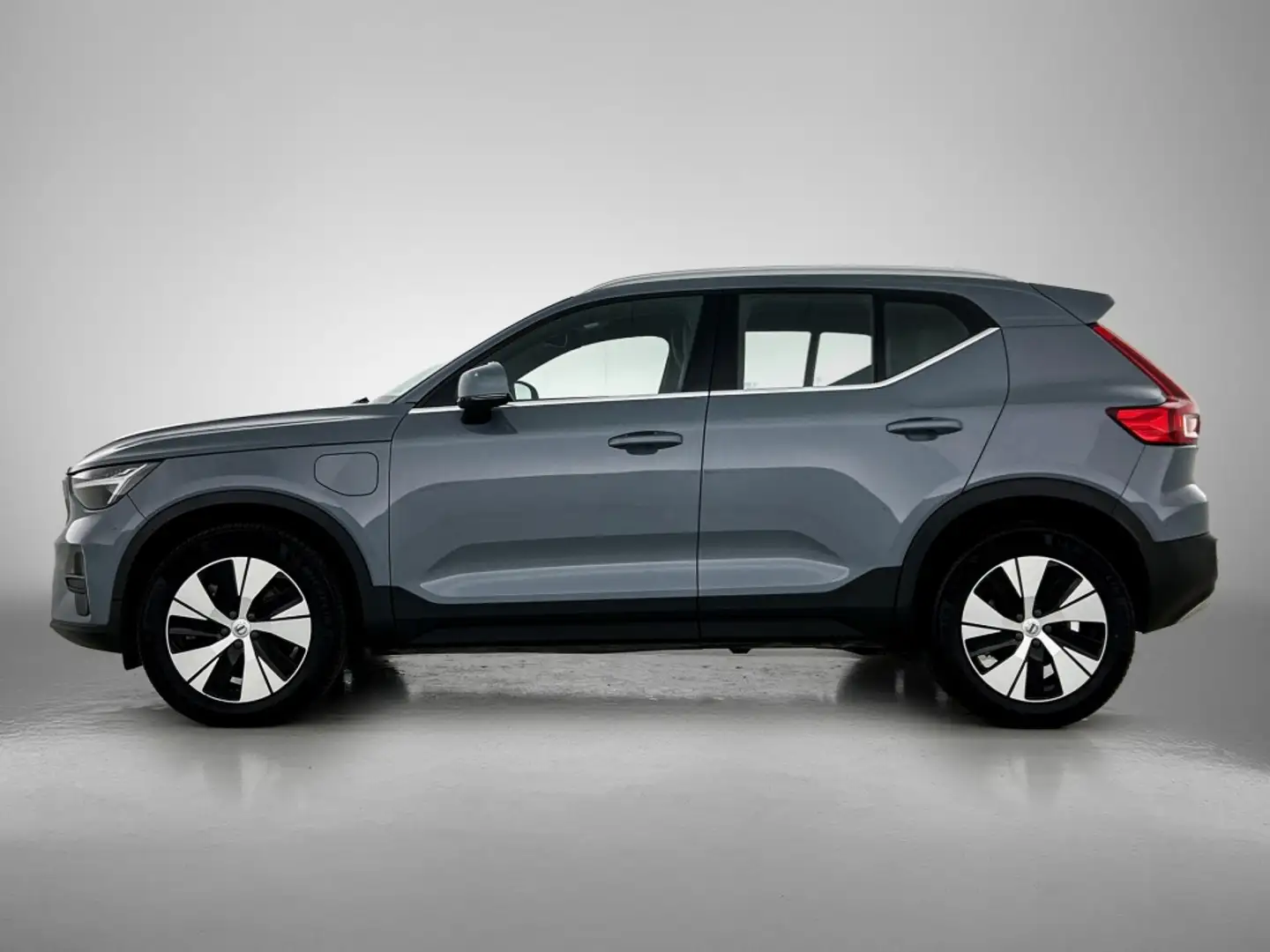 Volvo XC40 1.5 T4 Recharge Core Grau - 2