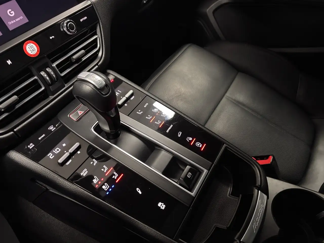 Porsche Macan photo Porsche Macan