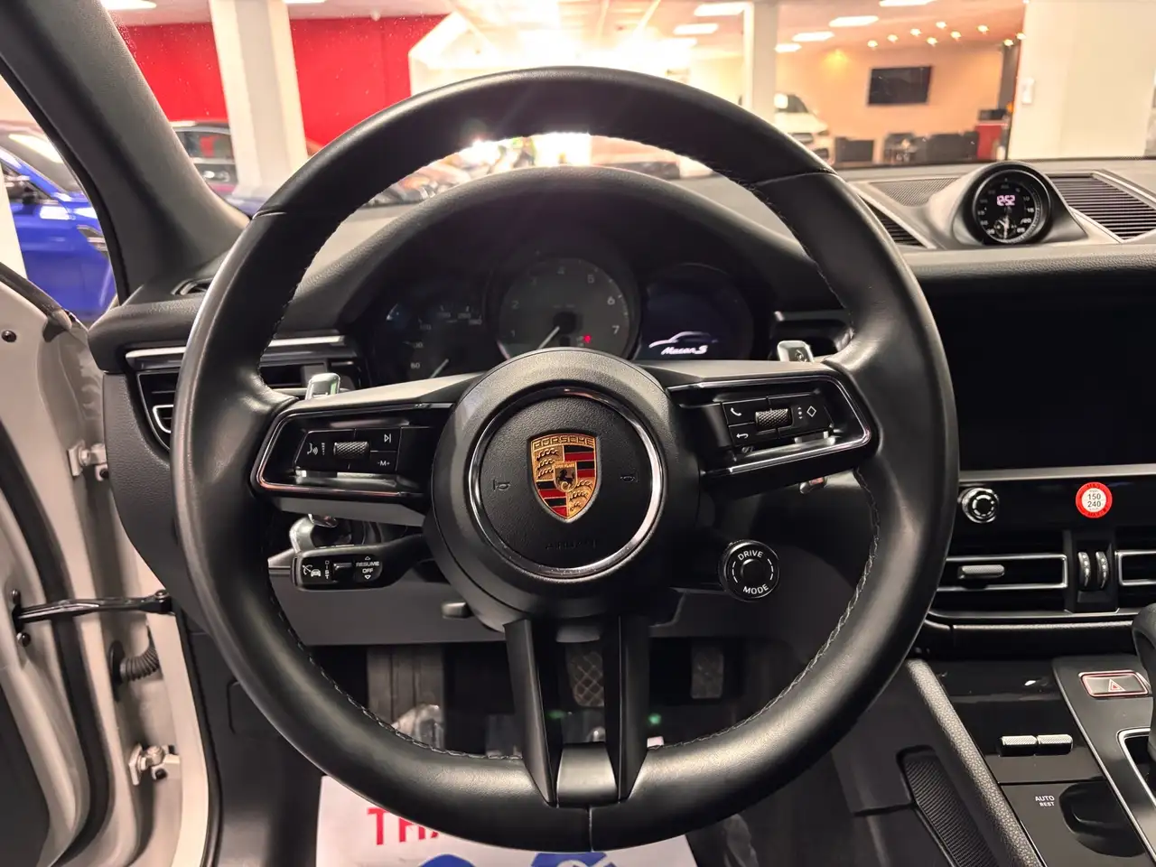 Porsche Macan photo Porsche Macan