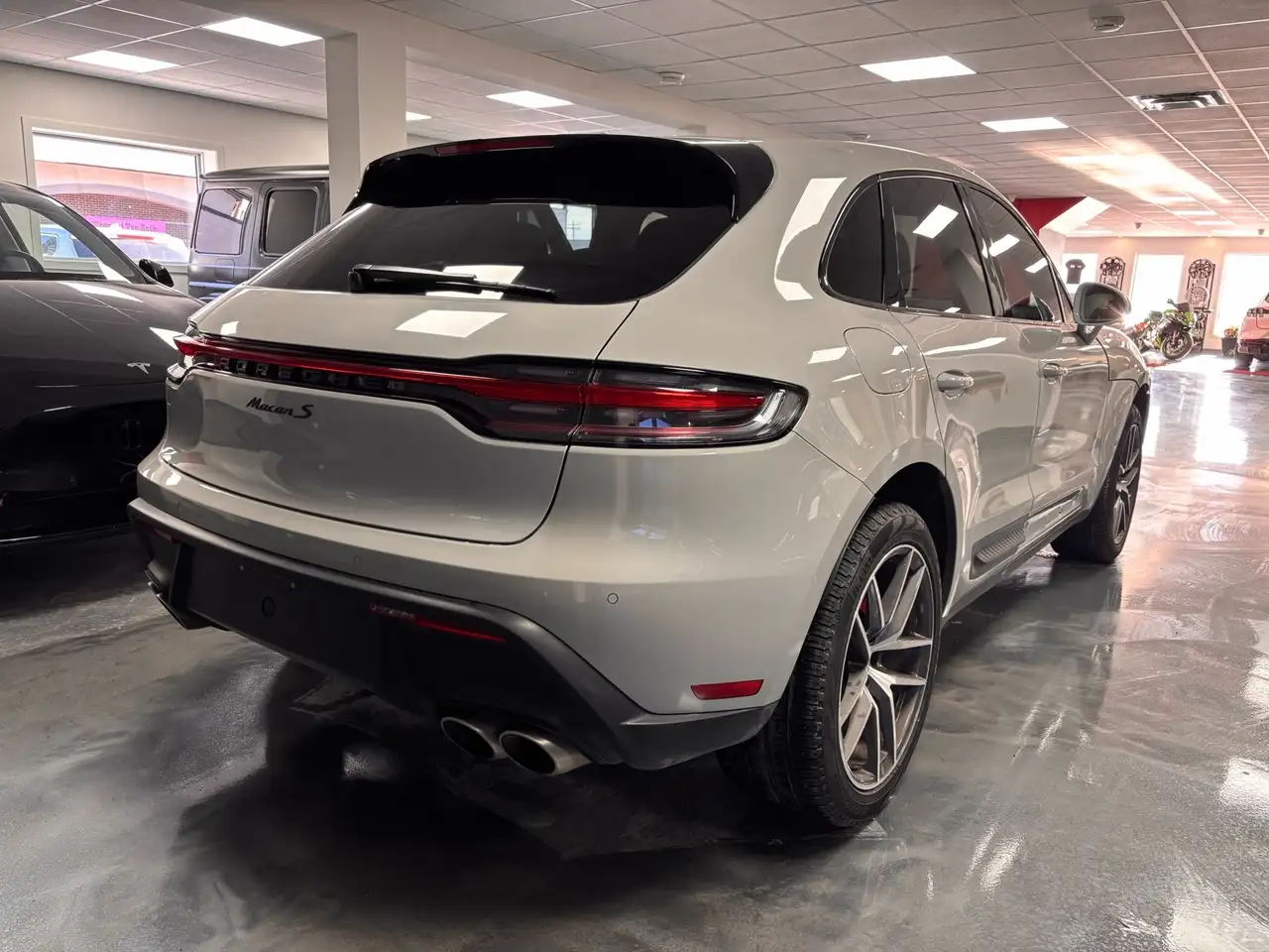 Porsche Macan photo Porsche Macan