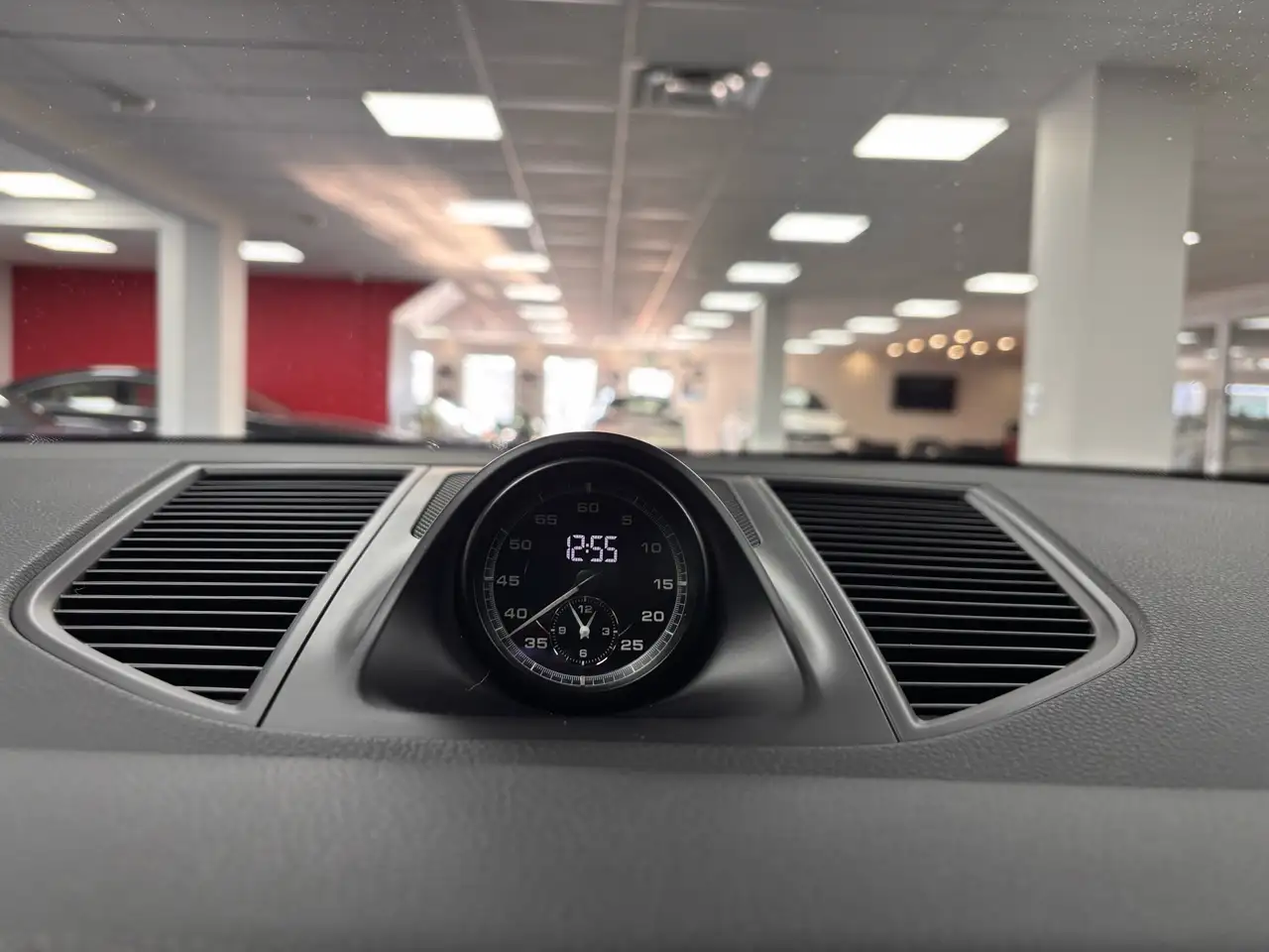 Porsche Macan photo Porsche Macan