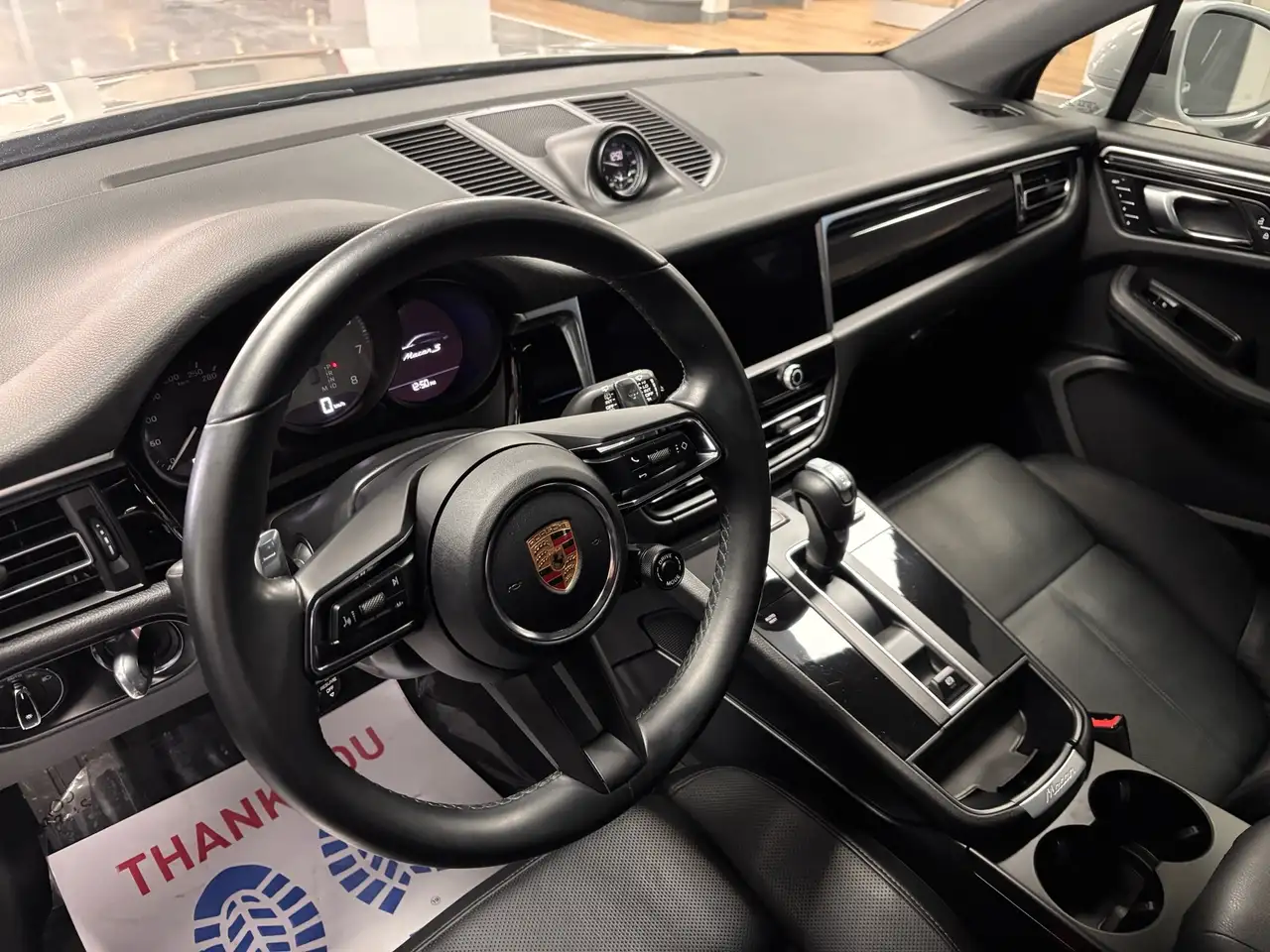 Porsche Macan photo Porsche Macan