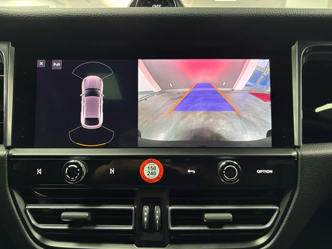 Porsche Macan photo Porsche Macan