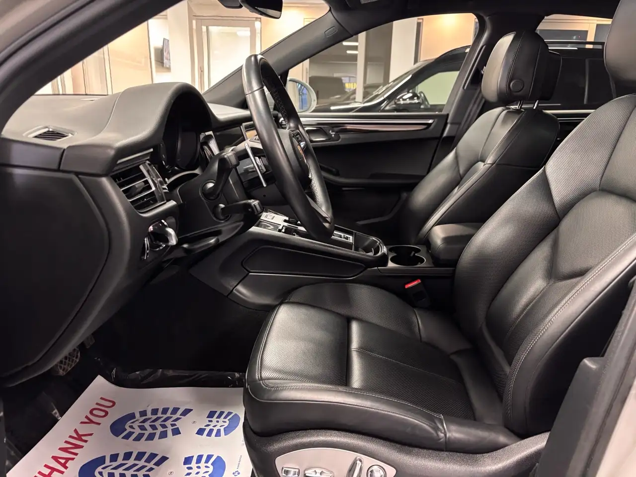 Porsche Macan photo Porsche Macan