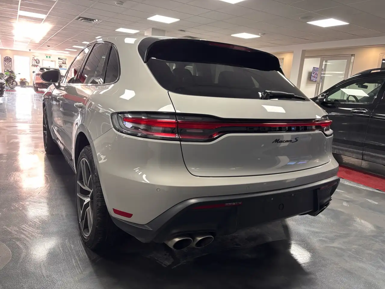 Porsche Macan photo Porsche Macan
