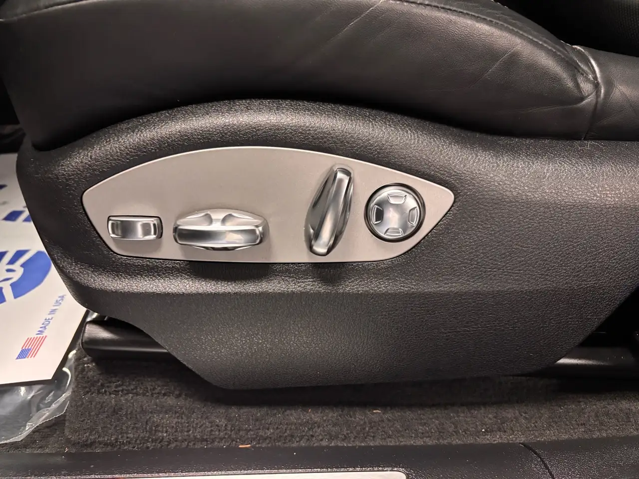 Porsche Macan photo Porsche Macan
