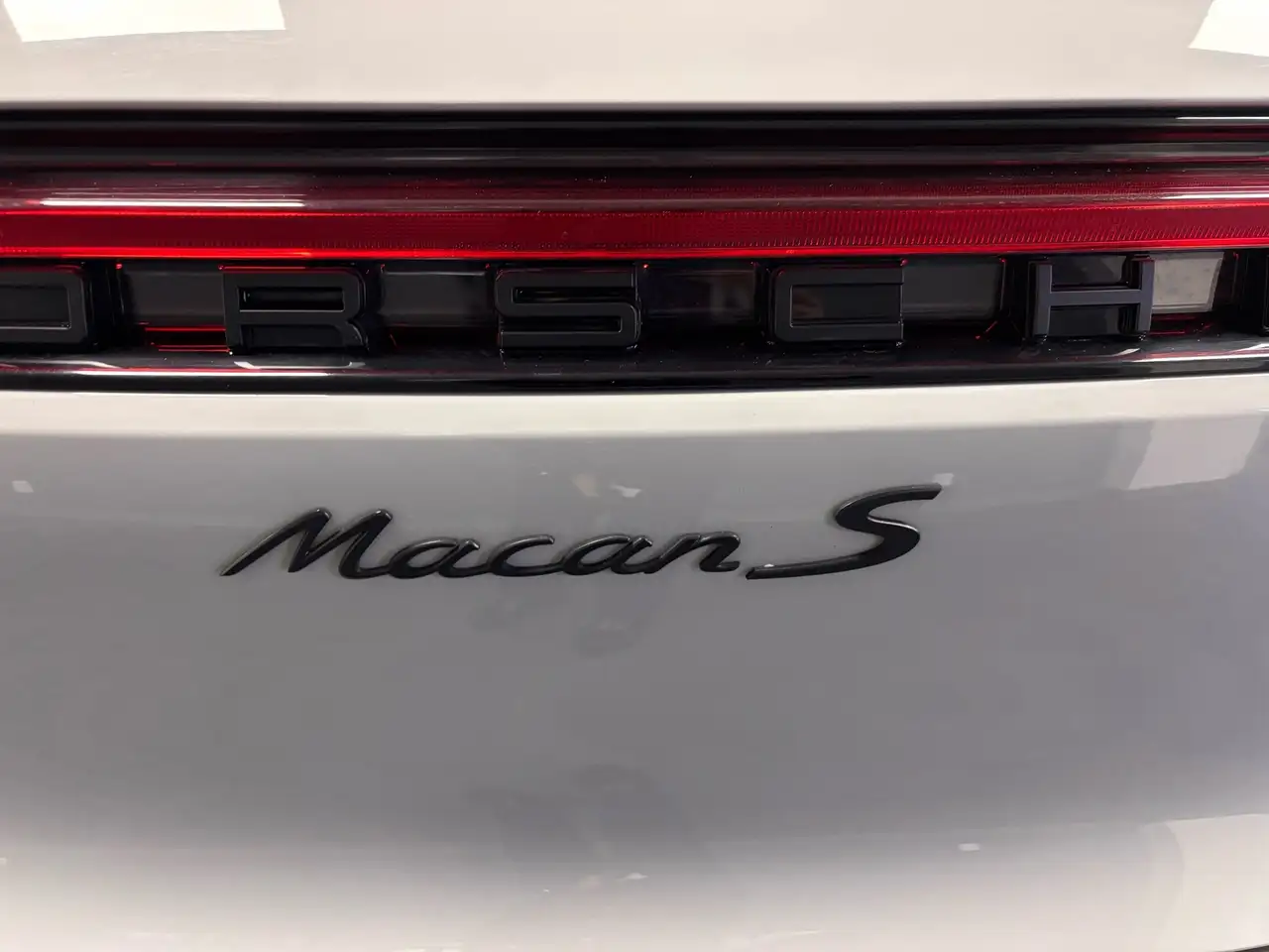 Porsche Macan photo Porsche Macan