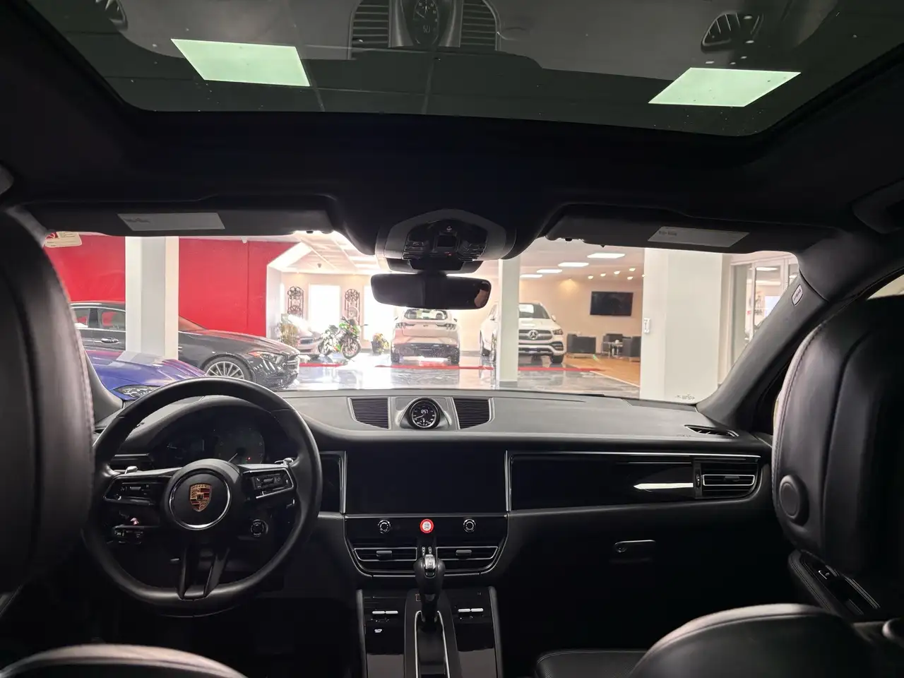 Porsche Macan photo Porsche Macan