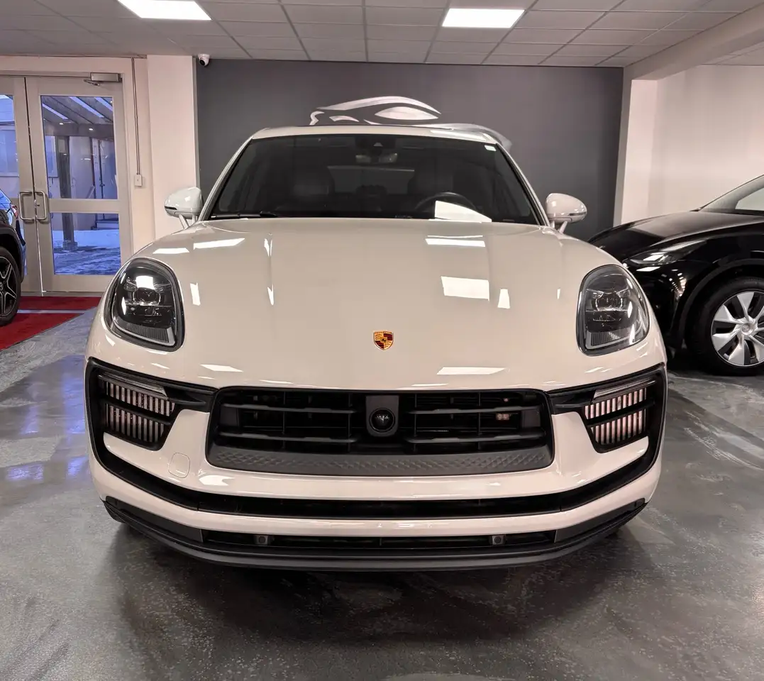Porsche Macan photo Porsche Macan