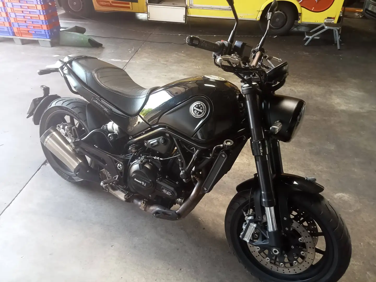 Benelli Leoncino 500 Чорний - 2