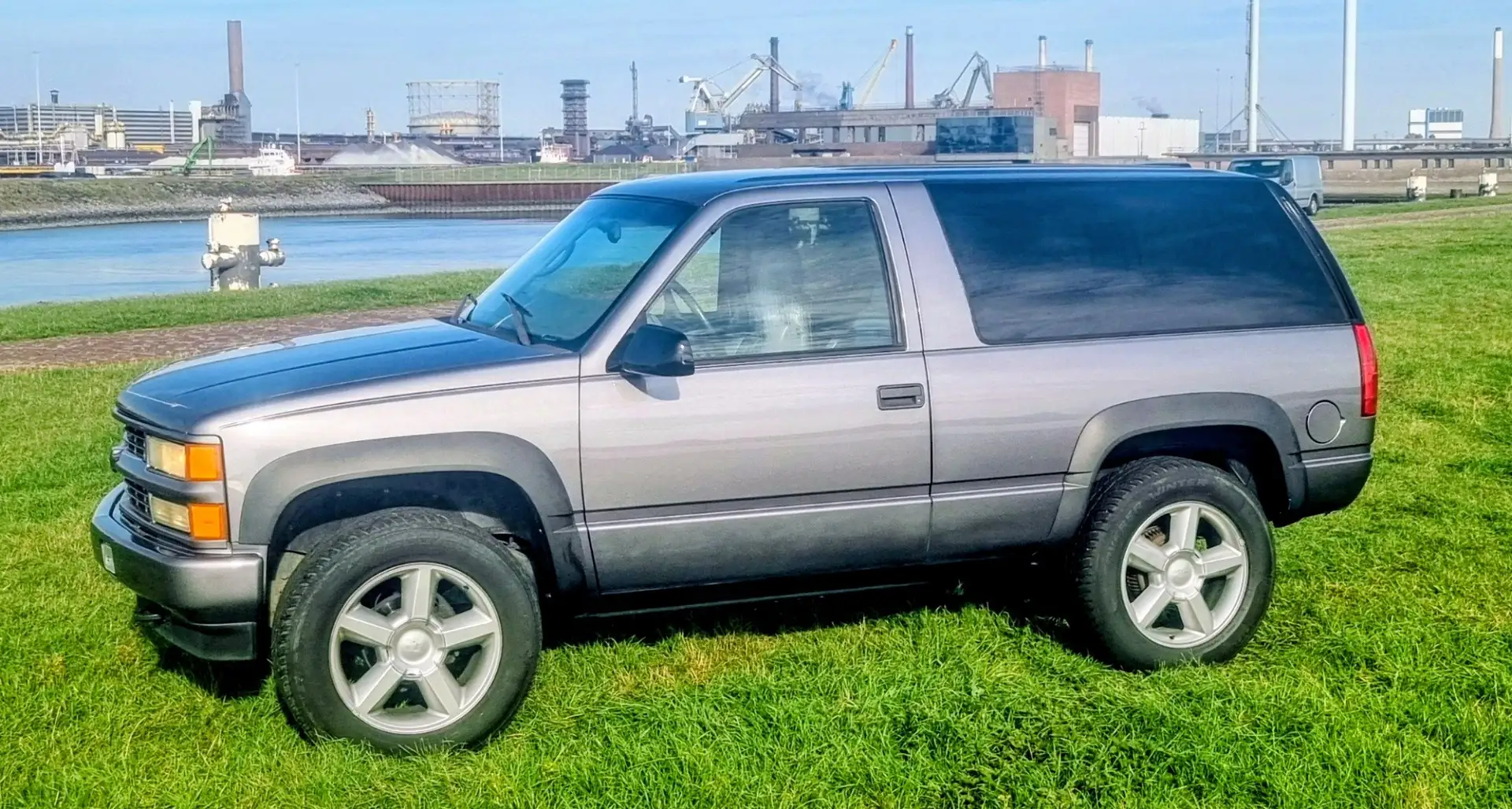 Chevrolet Tahoe 5.7 V8 4X4 SUV Сірий - 1