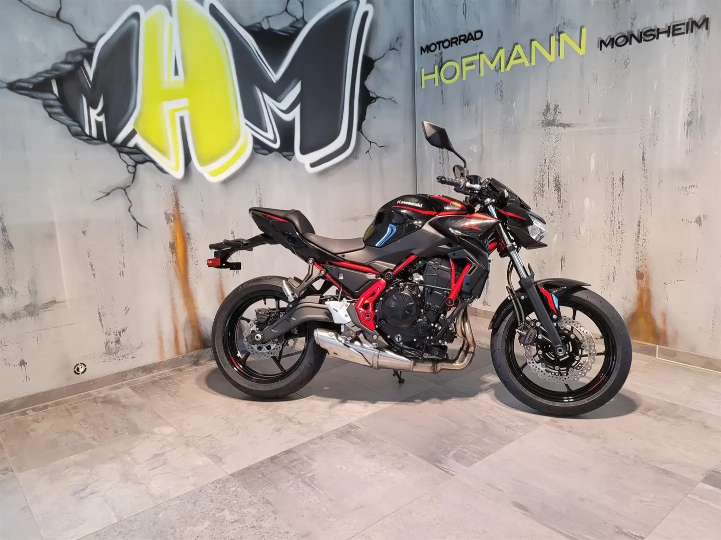 Kawasaki Z 650 MY25 Schwarz - 1