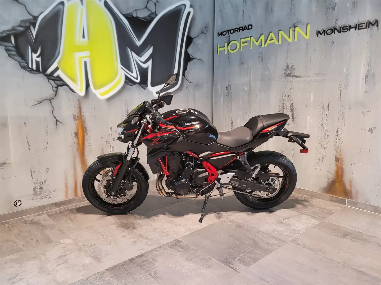 Kawasaki Z 650 MY25 Schwarz - 2