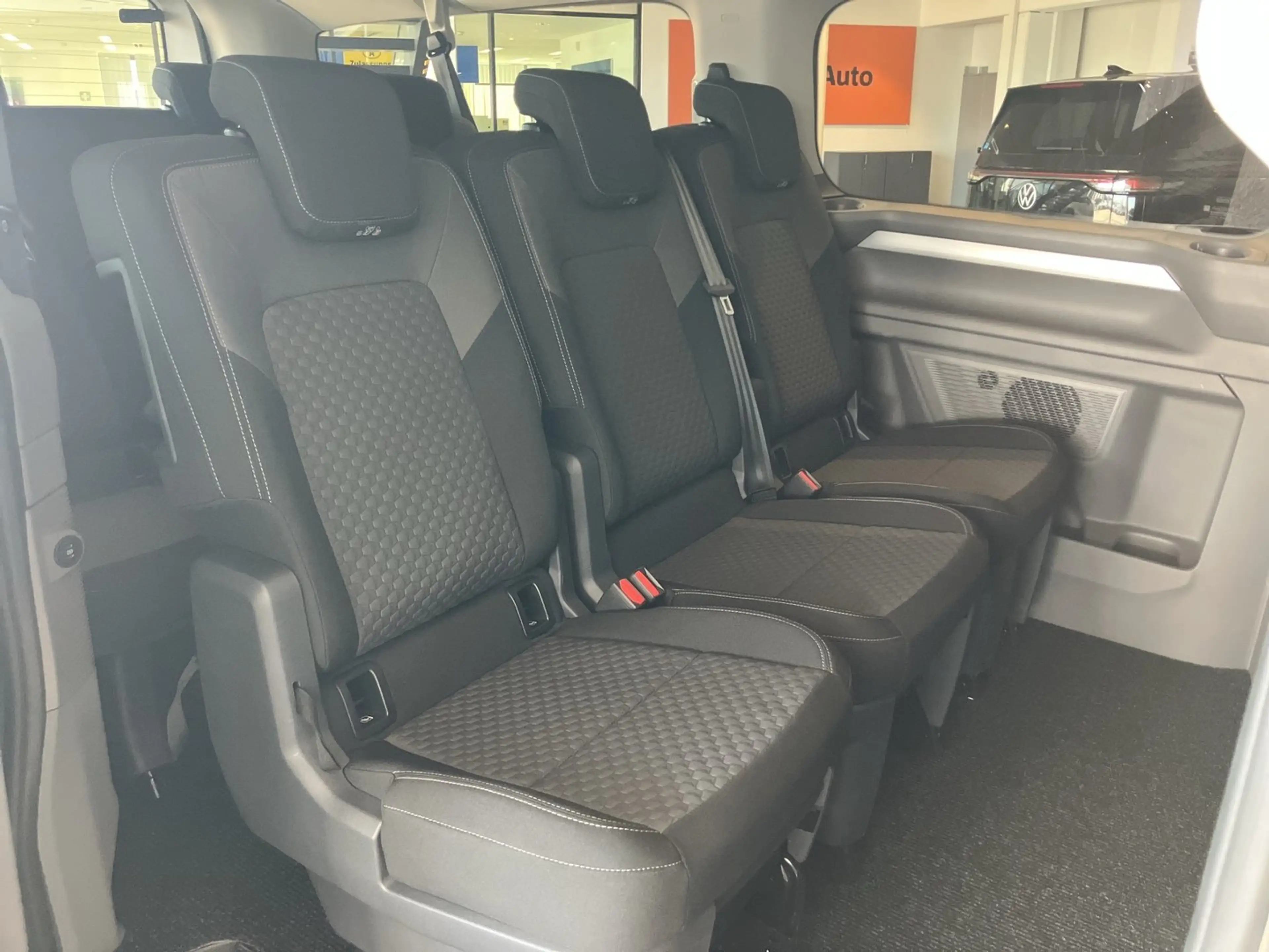 Volkswagen T7 Caravelle VW T7 Caravelle Life LR TDI 4MOTION — photo 12