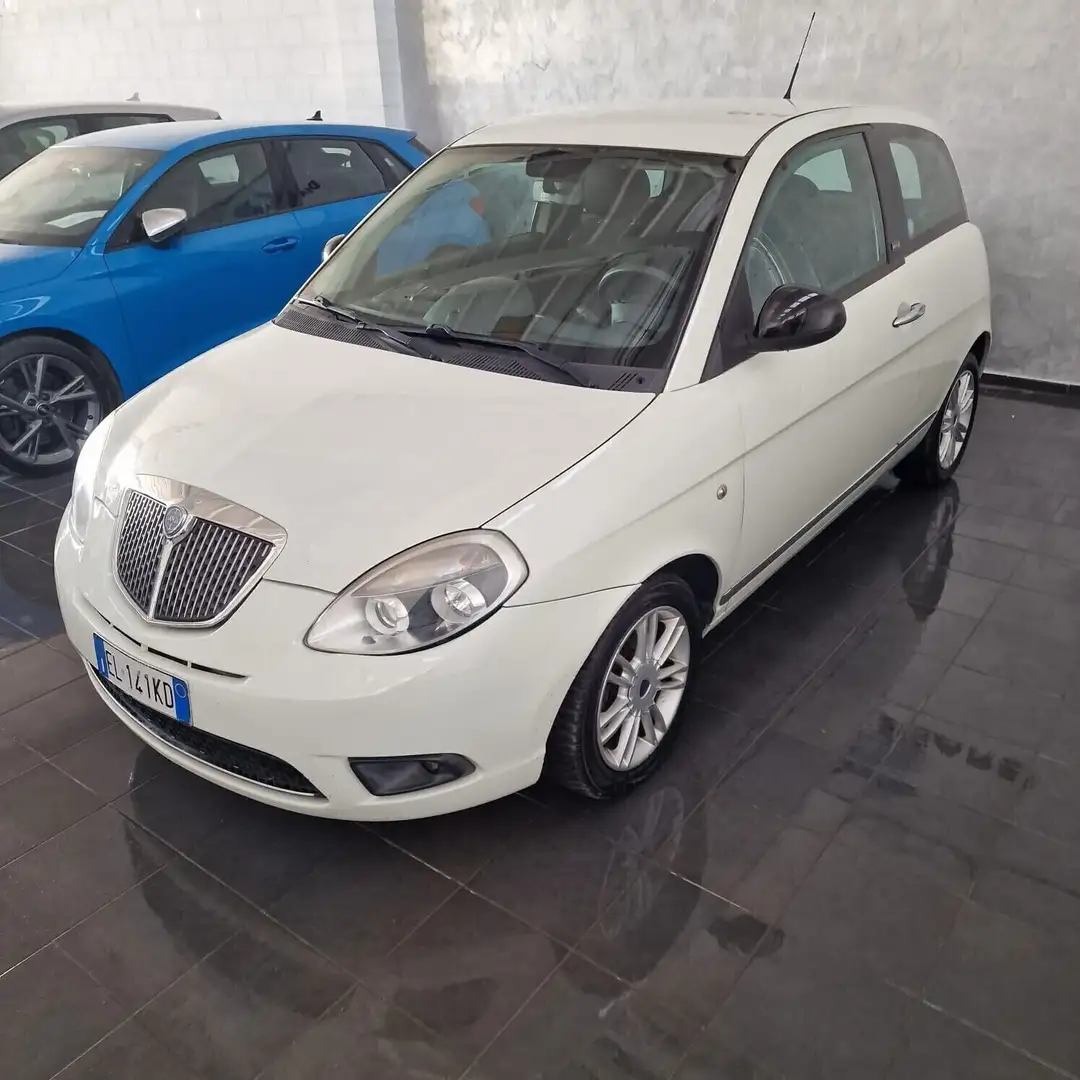 Lancia Ypsilon 1.3 MJT 75 CV Unyca Bianco - 2