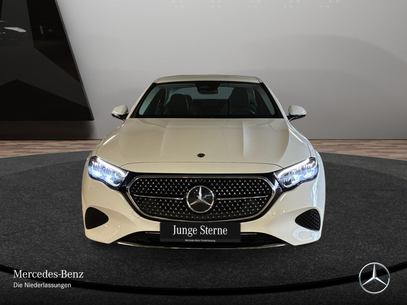 Mercedes-Benz E 300 e 4M Hybrid Avantgarde 360° Distr. LED PTS — photo 3