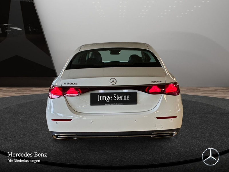 Mercedes-Benz E 300 e 4M Hybrid Avantgarde 360° Distr. LED PTS — photo 9