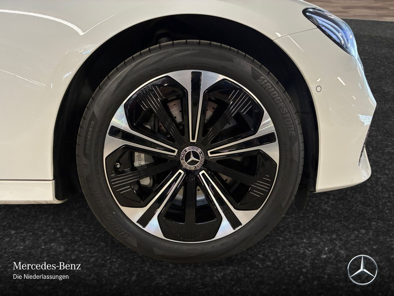 Mercedes-Benz E 300 e 4M Hybrid Avantgarde 360° Distr. LED PTS — photo 6