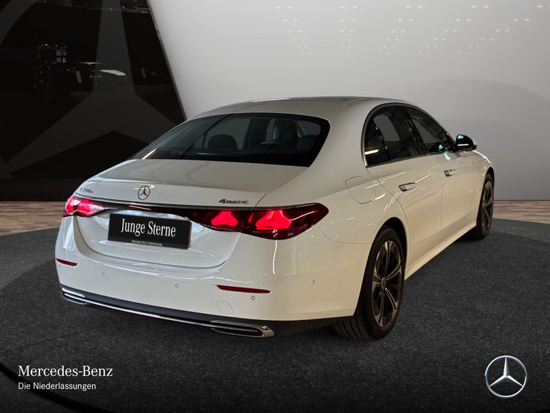 Mercedes-Benz E 300 e 4M Hybrid Avantgarde 360° Distr. LED PTS — photo 8