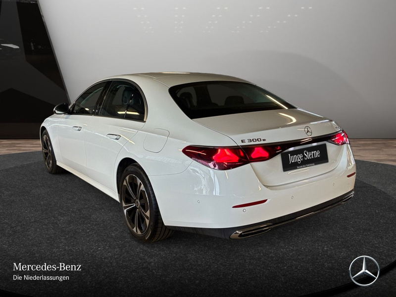 Mercedes-Benz E 300 e 4M Hybrid Avantgarde 360° Distr. LED PTS — photo 10