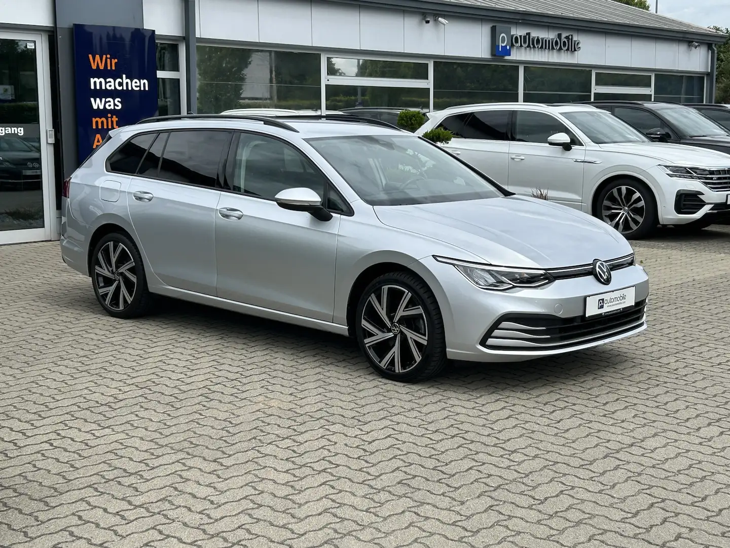 Volkswagen Golf Variant VIII 2.0 TDI DSG Life *NAVI*AHK*LED Zilver - 2
