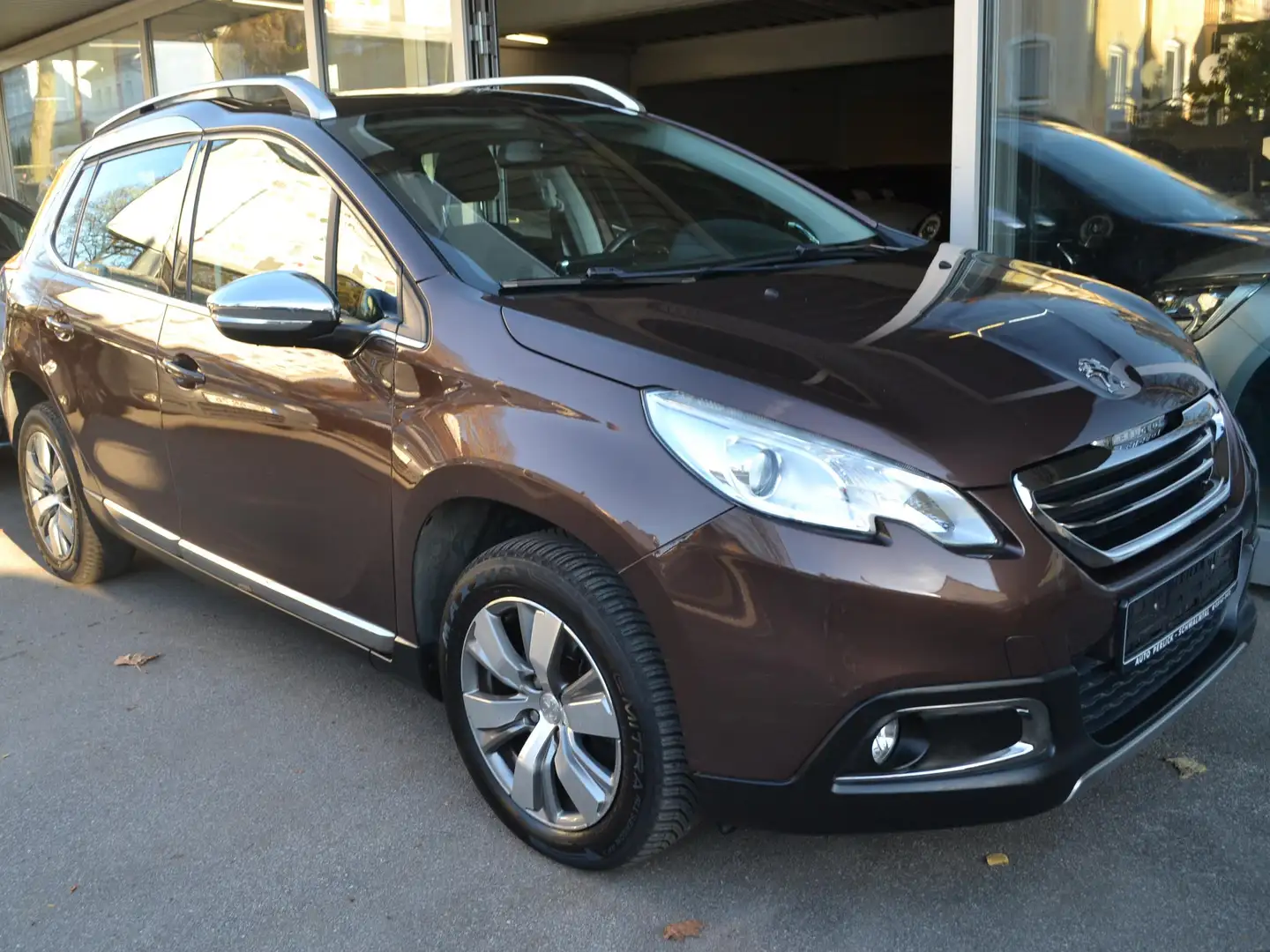 Peugeot 2008 Allure 1.6 e-HDI*CO²-105g*2.HAND*NAVI*PANORAMA Brun - 2