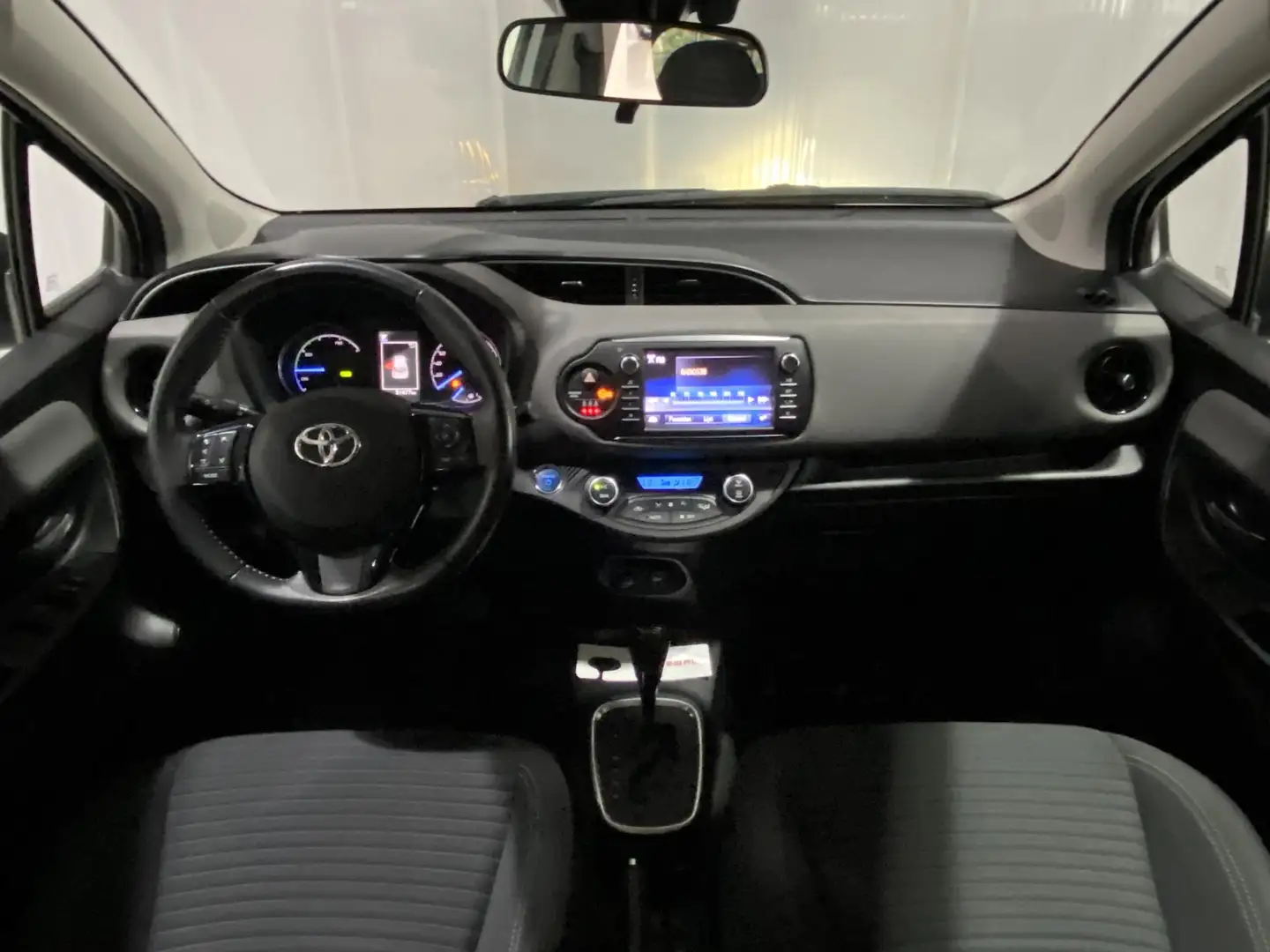 Toyota Yaris 1.5 Hybrid Design | Toyota garantie tot 1-2028! Wit - 2