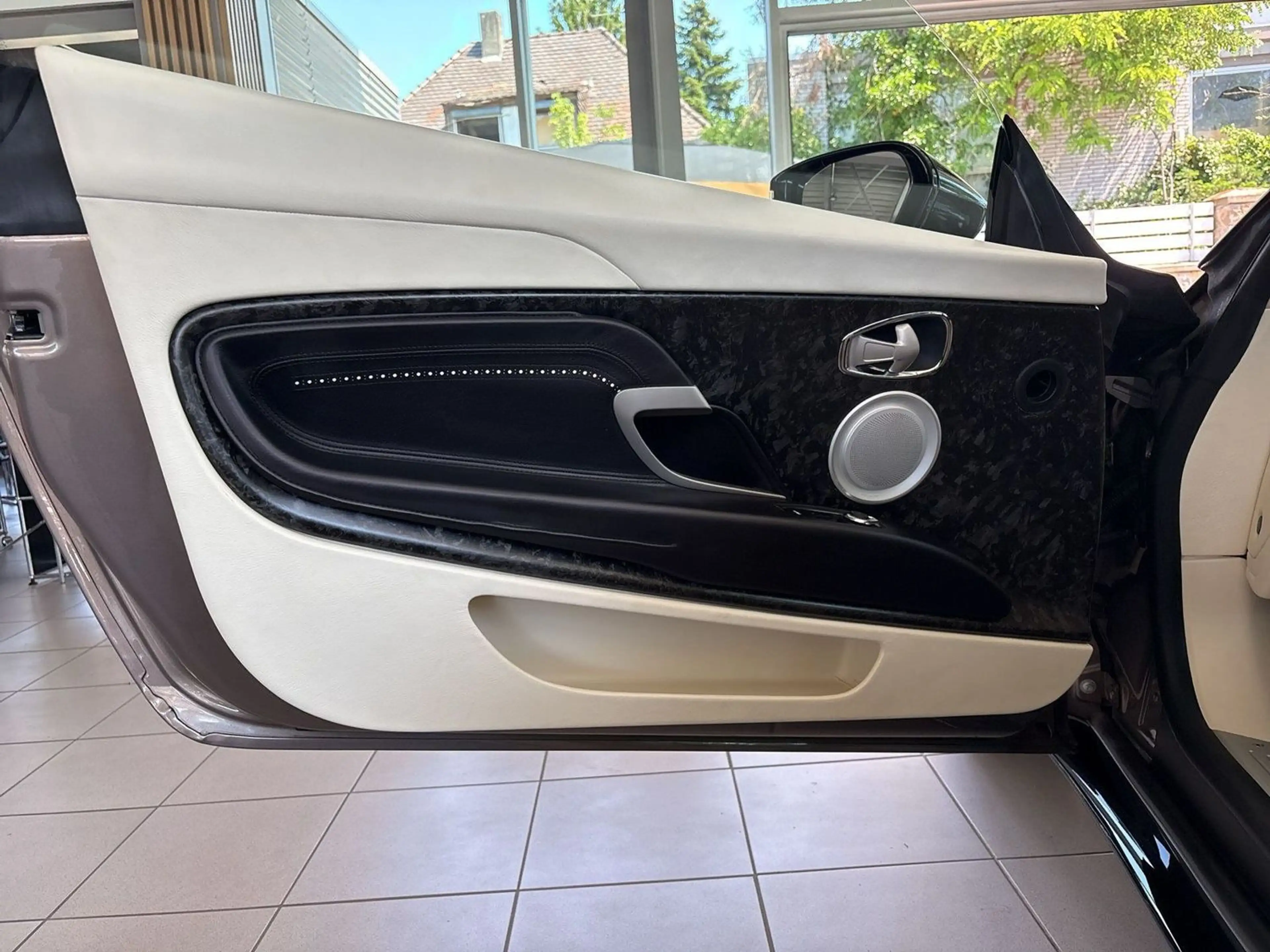 Aston Martin DB11 V12 LAUN. EDI. FOLIERT AMR UPGRADE B&O — photo 6