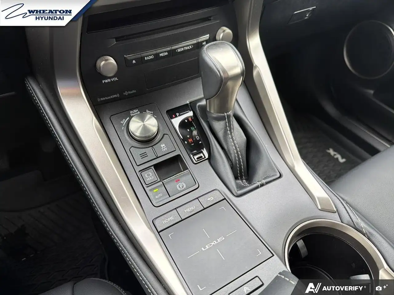 Lexus NX снимка Lexus NX