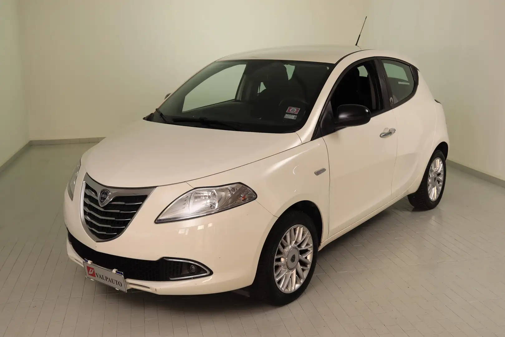 Lancia Ypsilon Ypsilon 1.2 8v Platinum ecochic Gpl 69cv E6 Bianco - 1