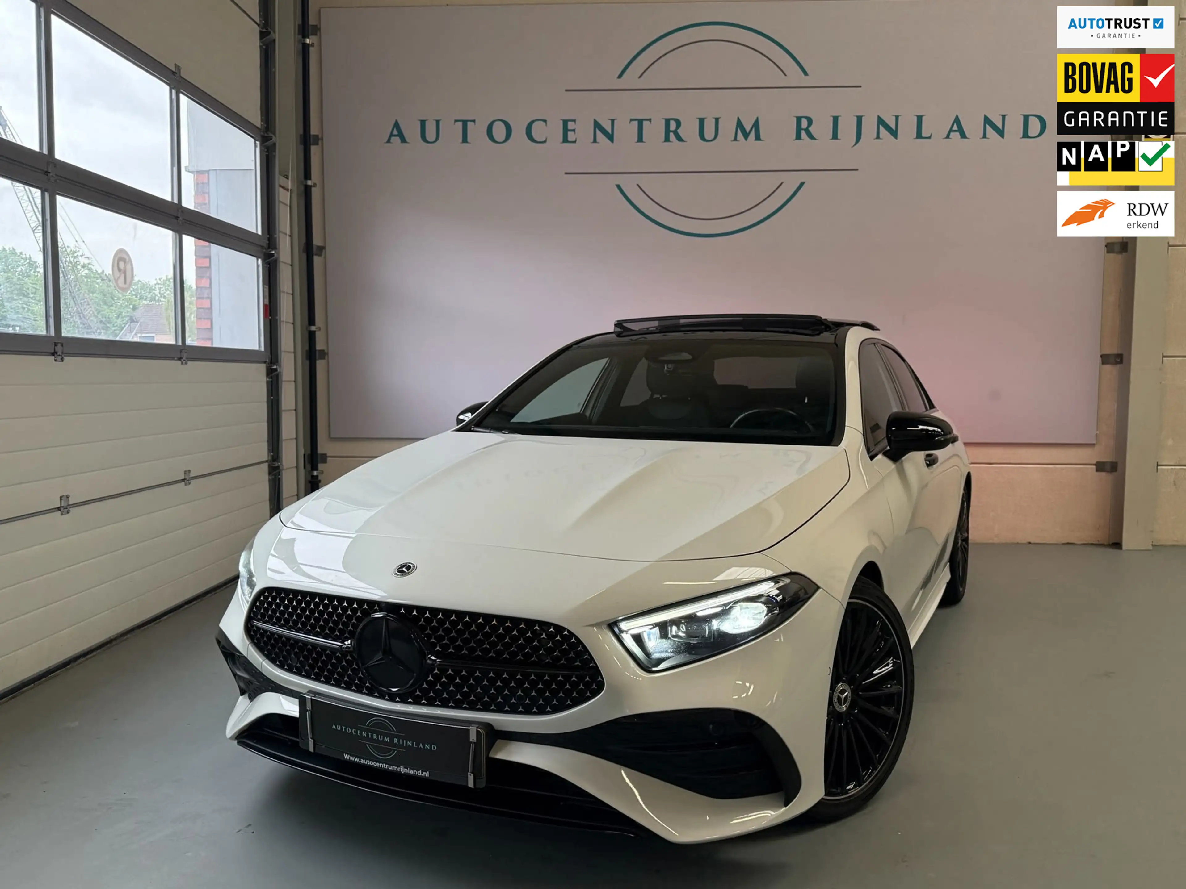 Mercedes-Benz A 180 AMG Black Line, Automaat, Panoramadak, Navi, Camer