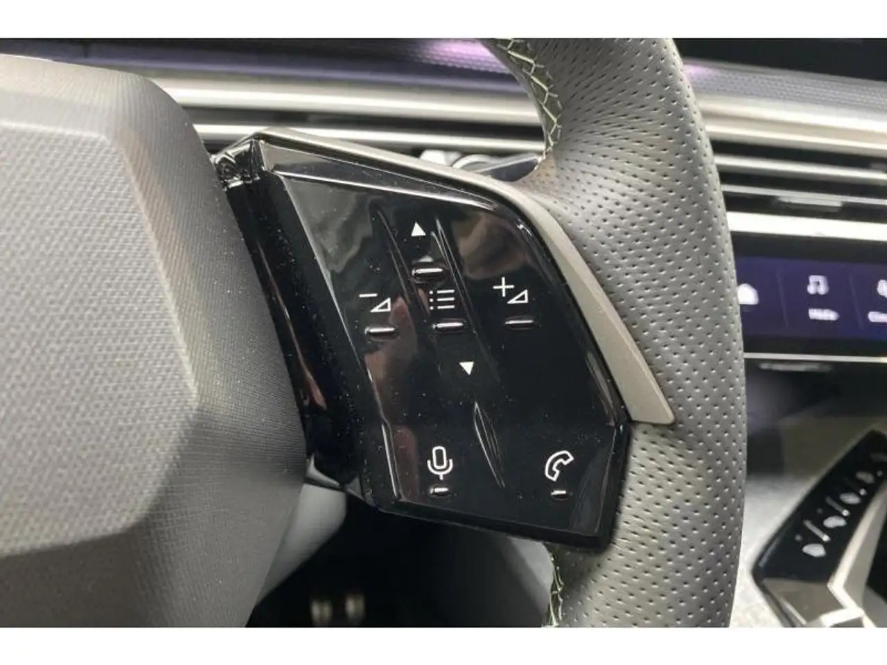 Peugeot 5008 GT* GPS Caméra 7places 145 PK HYBRID 26