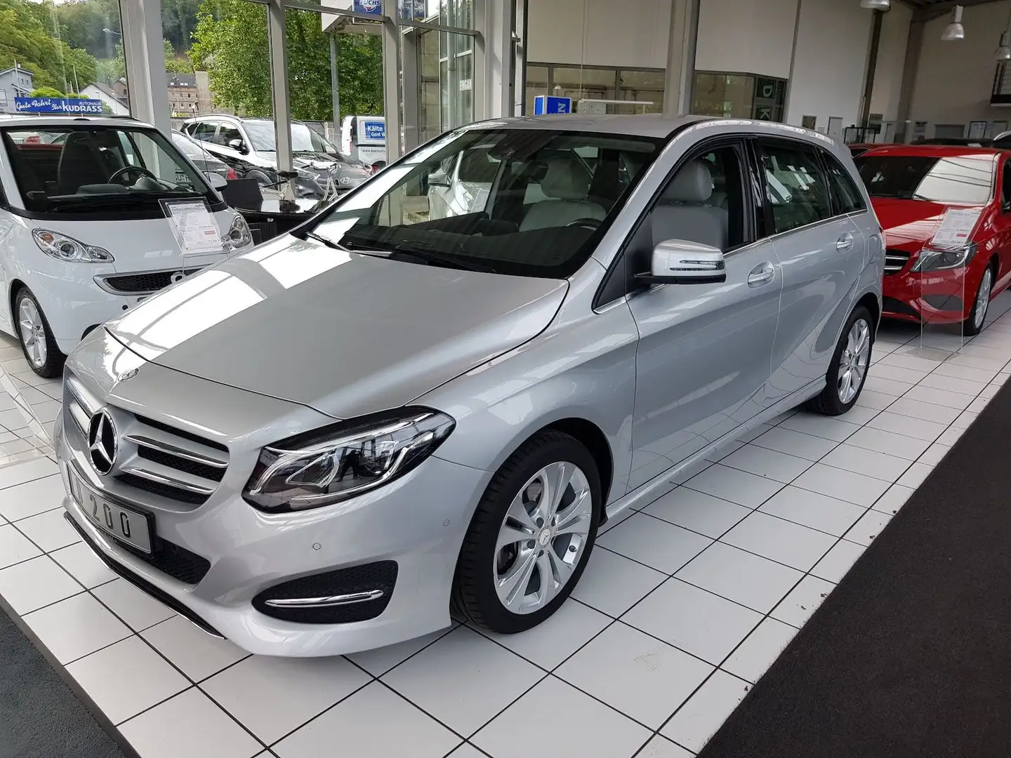 Mercedes-Benz B 200 URBAN LED NAVI SHZ PDC MEDIADISPLAY Argent - 1