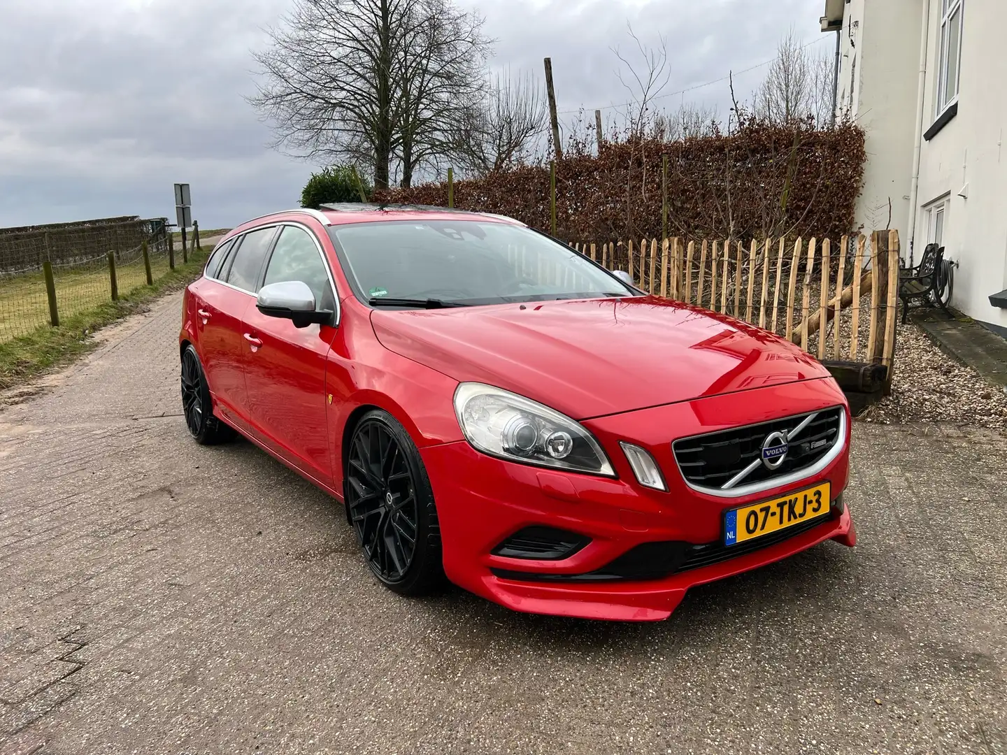 Volvo V60 3.0 T6 AWD R-Design Červená - 2