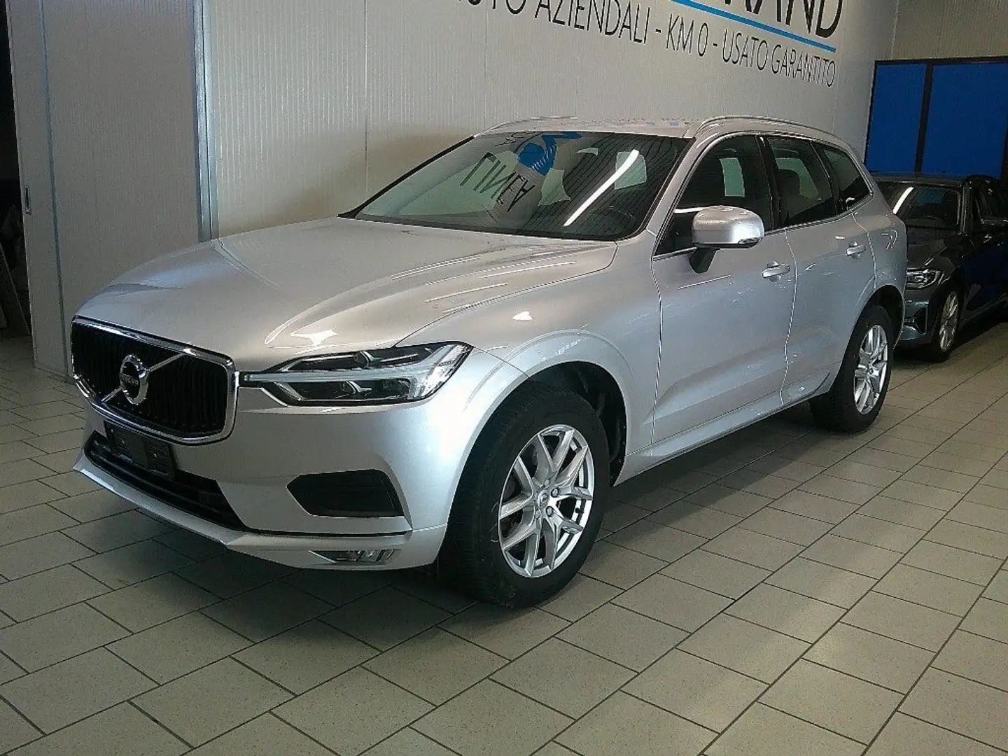 Volvo XC60 B4(d) AWD Automatico Momentum Pro Garanzia 24M Grigio - 1