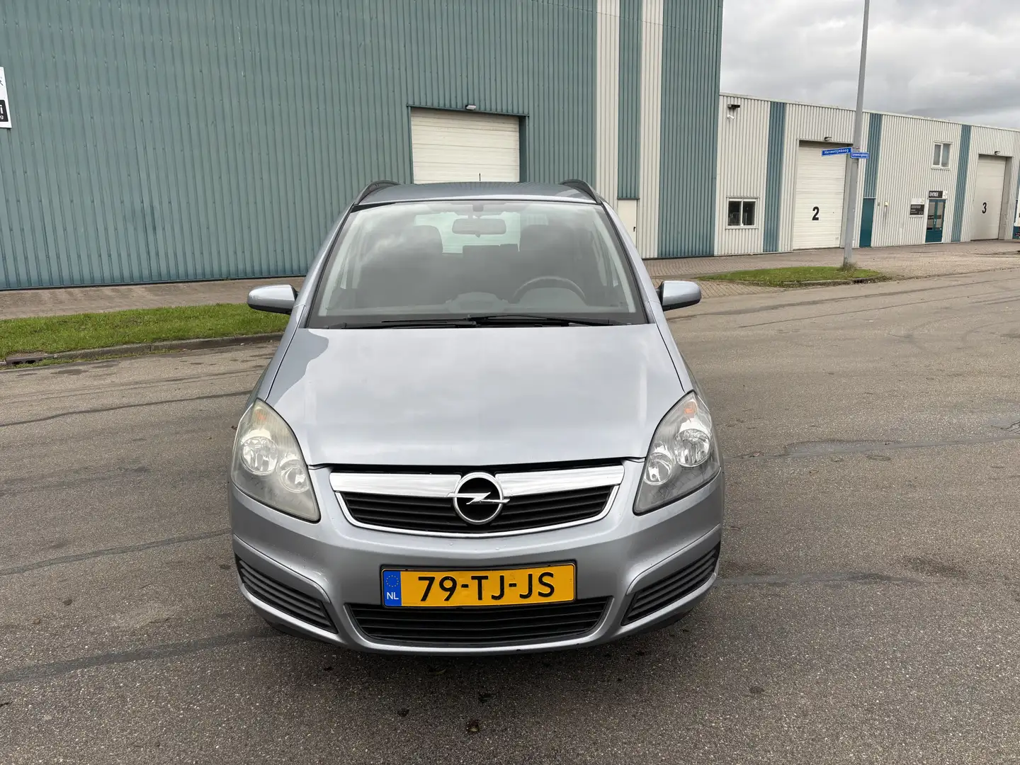 Opel Zafira 1.6-16V Enjoy 7-Persoons 105 PK. Mooie en als nieu Gris - 2